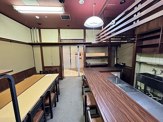 店舗内