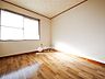室内：日差しがたっぷり差し込む洋室♪