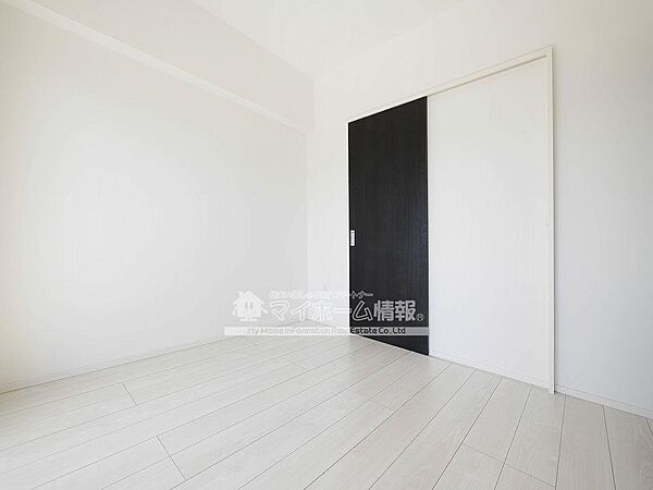 画像17:シンプルな室内は、住む人の個性が活きる空間に