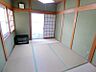 寝室：ゆったりとした日当たり良好な和室です。