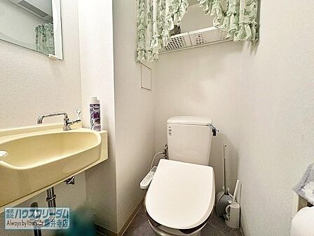 トイレは各階に設けられています