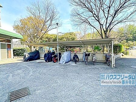 駐輪場は雨に濡れないようになっております!