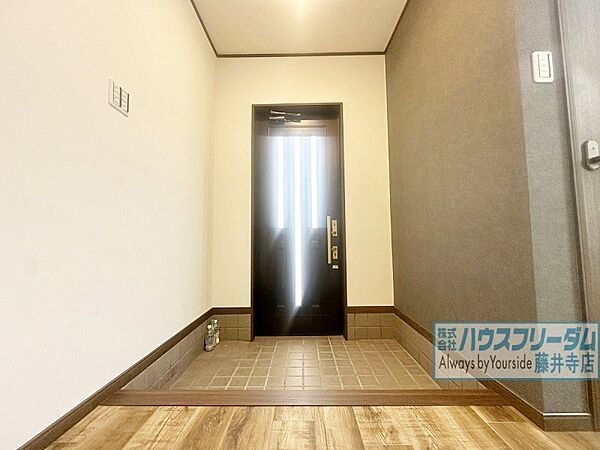 玄関を拡大表示