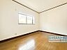 子供部屋：シンプルな内装で、家具もレイアウトしやすいです！