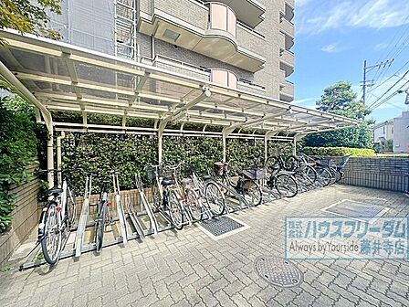 屋根付きの駐輪場がございます!