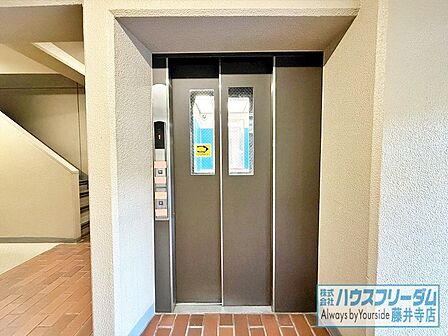 便利なエレベーター付き