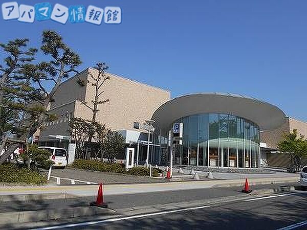 画像20:新潟市立中央図書館 683m