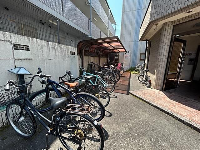 7 / 12