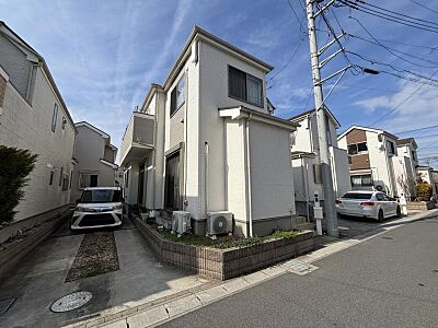 外観:カースペース2台分あり 外観:カースペース2台分あり