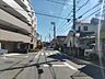 その他：前面道路　目の前に金沢文庫駅行きのバス停があります。