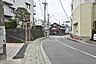 その他：前面道路　駐車場出入口側