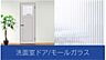 その他：洗面室ドア♪ガラス表面にストライプの柄が入ったモールガラスで視線を柔らかく遮りつつ、採光性にも優れています。