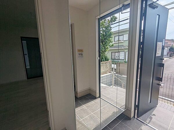 玄関を拡大表示