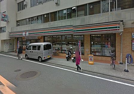 セブンイレブン横浜六浦駅前店 280m