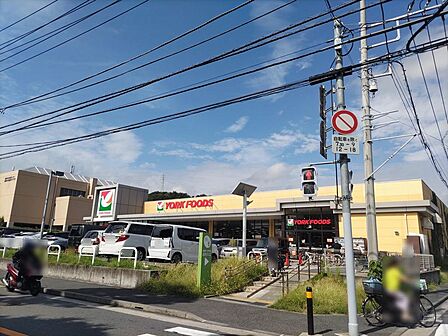 ヨークフーズ六浦店まで約1400m