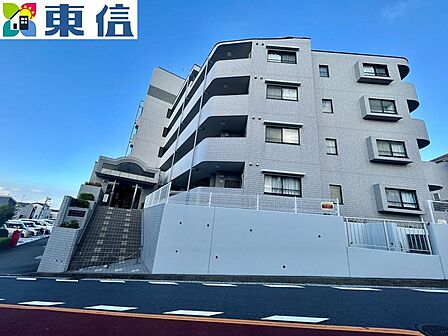 外観 エントランスにオートロックあり!