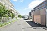 その他：前面道路・北側　車両エントランス