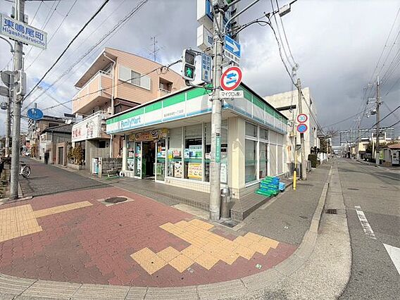 ファミリーマー...