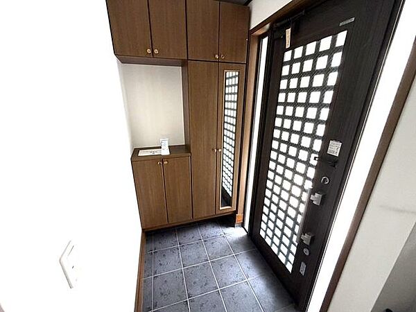 玄関を拡大表示