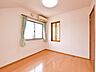 室内：2階東側居室約5.3帖