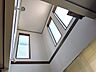 室内：リビングの上部は吹抜けで開放的です