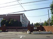 大学「日本女子体育大学まで790m」