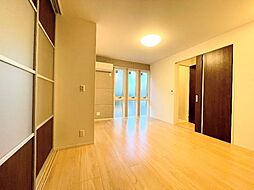 ブルースカイ 101 1階1LDKのリビング/ダイニング