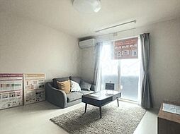 近鉄京都線 上鳥羽口駅 徒歩3分の賃貸アパート 3階1Kのリビング/ダイニング