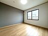 洋室：～洋室～ 子ども部屋でも寝室でもピッタリな洋室6.1帖。ウォークインクローゼット付きでお部屋もスッキリ片付きます。