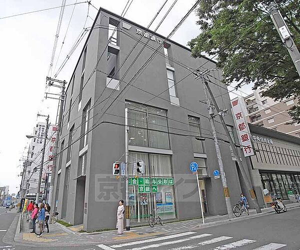 画像22:京都銀行 府庁出張所まで184m 丸太町通り沿いに面し、ご利用しやすい場所に。