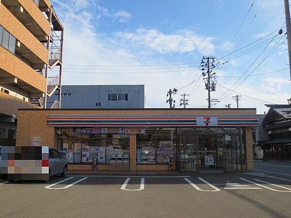 画像22:セブンイレブン秋田通町店(200m)