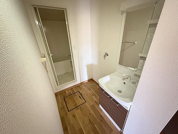 apartment 秋田県秋田市山王７丁目9番35号　秋田住宅流通センタ‐本社ビル1階