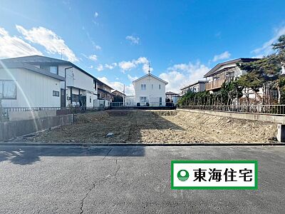 外観：（現地写真）完成に向けて建築がスタートします！同社施工の完成モデル棟の見学も可能ですのでお気軽にご相談ください。