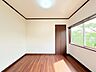 室内：ゆとりある空間で、プライベートの時間もくつろげます。