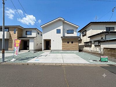 外観:庭付きの広々とした敷地と美しい外観デザイン 外観:庭付きの広々とした敷地と美しい外観デザイン