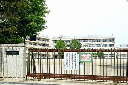 八幡小学校 徒歩7分(449m)