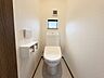 トイレ：快適な温水洗浄便座付きのトイレです