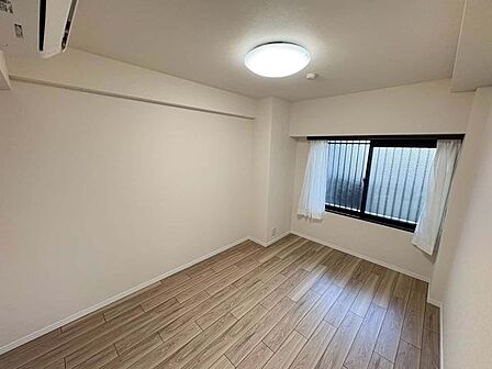 約6.5帖洋室には高性能エアコン付き