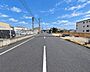 その他：前面道路は広々としており駐車もスムーズです
