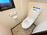 トイレ：温水洗浄便座付きの清潔なトイレに一新