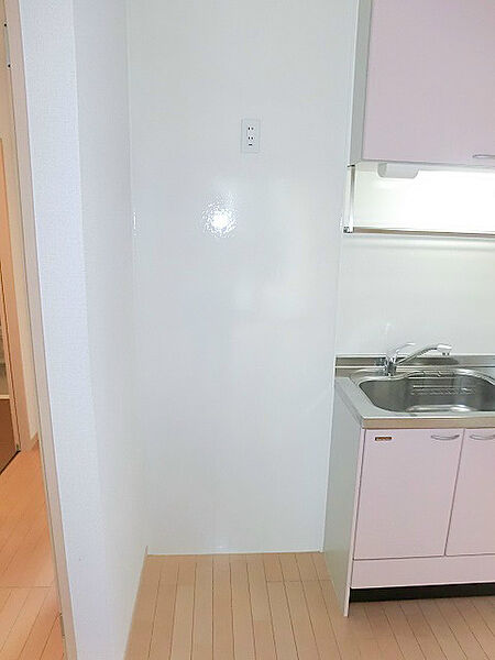 画像30:冷蔵庫置き場です。