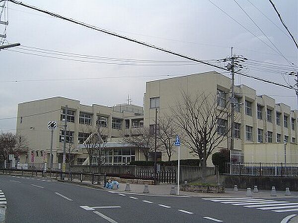 周辺：寺田南小学校（860m）