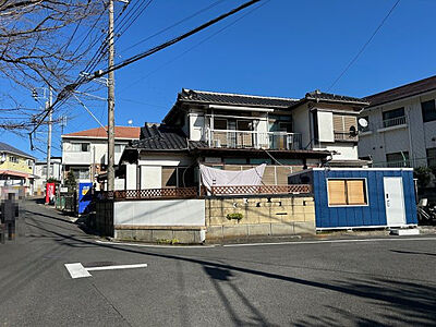 外観：陽当りの良い南西角地です♪現況古屋あり。解体後、更地渡しです♪