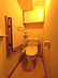 トイレ：安全面を考慮し、トイレに手すりを設置。快適な温水洗浄機能付です。