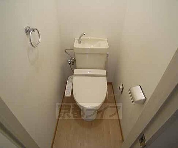 トイレ：ウォシュレット付きのトイレです