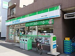 【コンビニエンスストア】ファミリーマート 赤羽二丁目店まで126ｍ