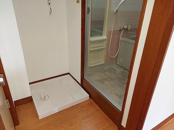 画像6:浴室近くの洗濯機置場があることで便利