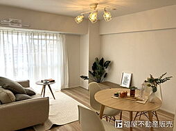 エクセレンス荒江 4LDKのリビング/ダイニング