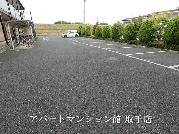 画像12:駐車場