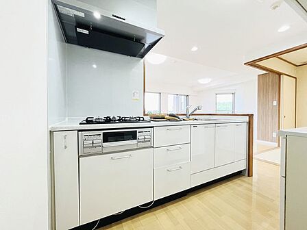 家族とつながる、会話が生まれるカウンターキッチン